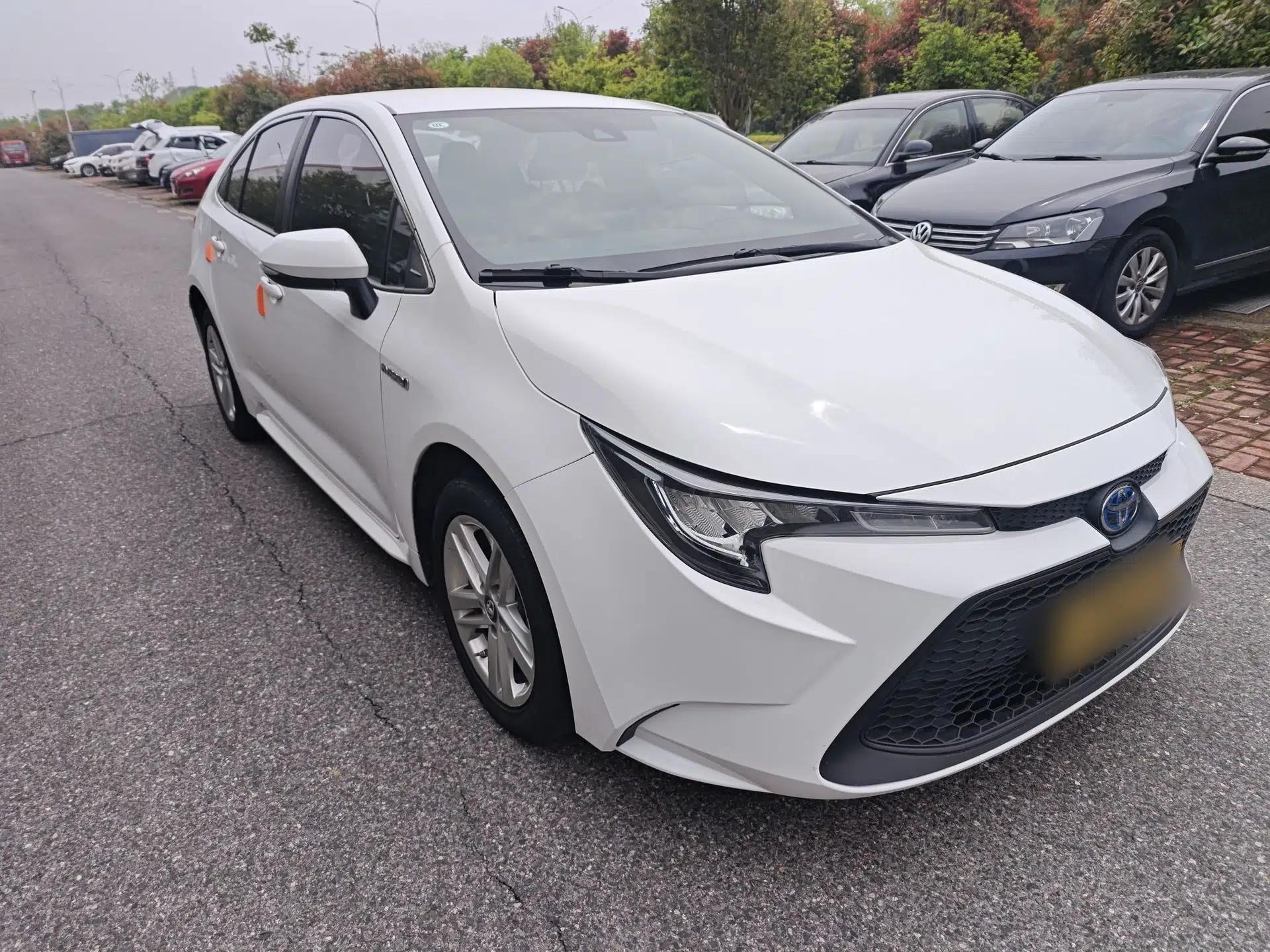 Toyota Levin 2022 Dual-Motor 1.8H E-CVT Leading Edition — миниатюра 3