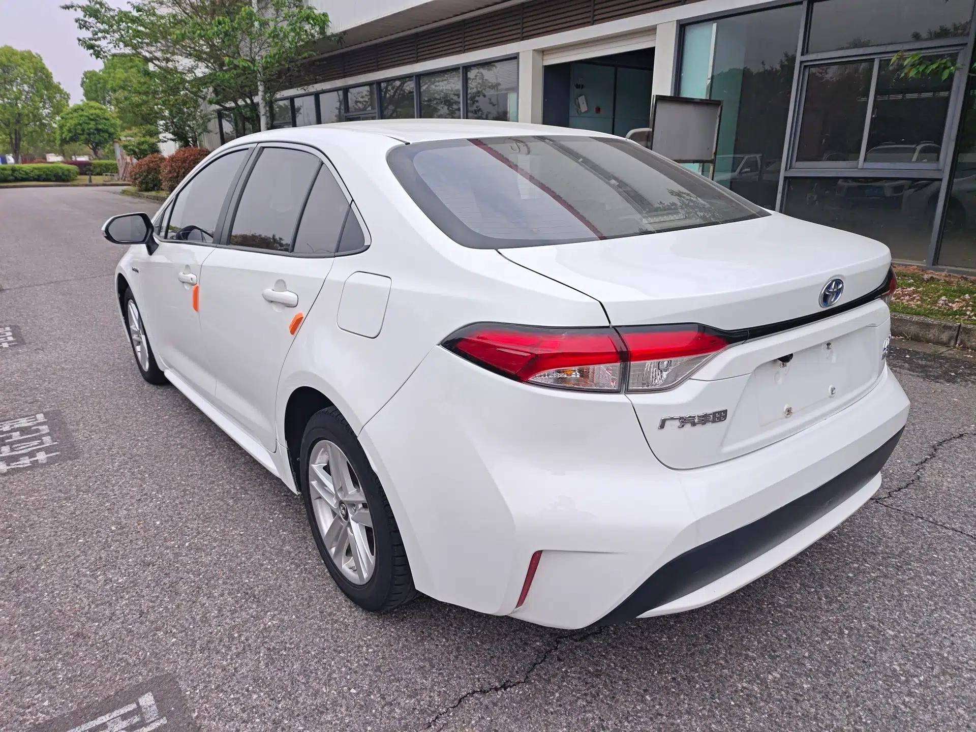 Toyota Levin 2022 Dual-Motor 1.8H E-CVT Leading Edition — миниатюра 4