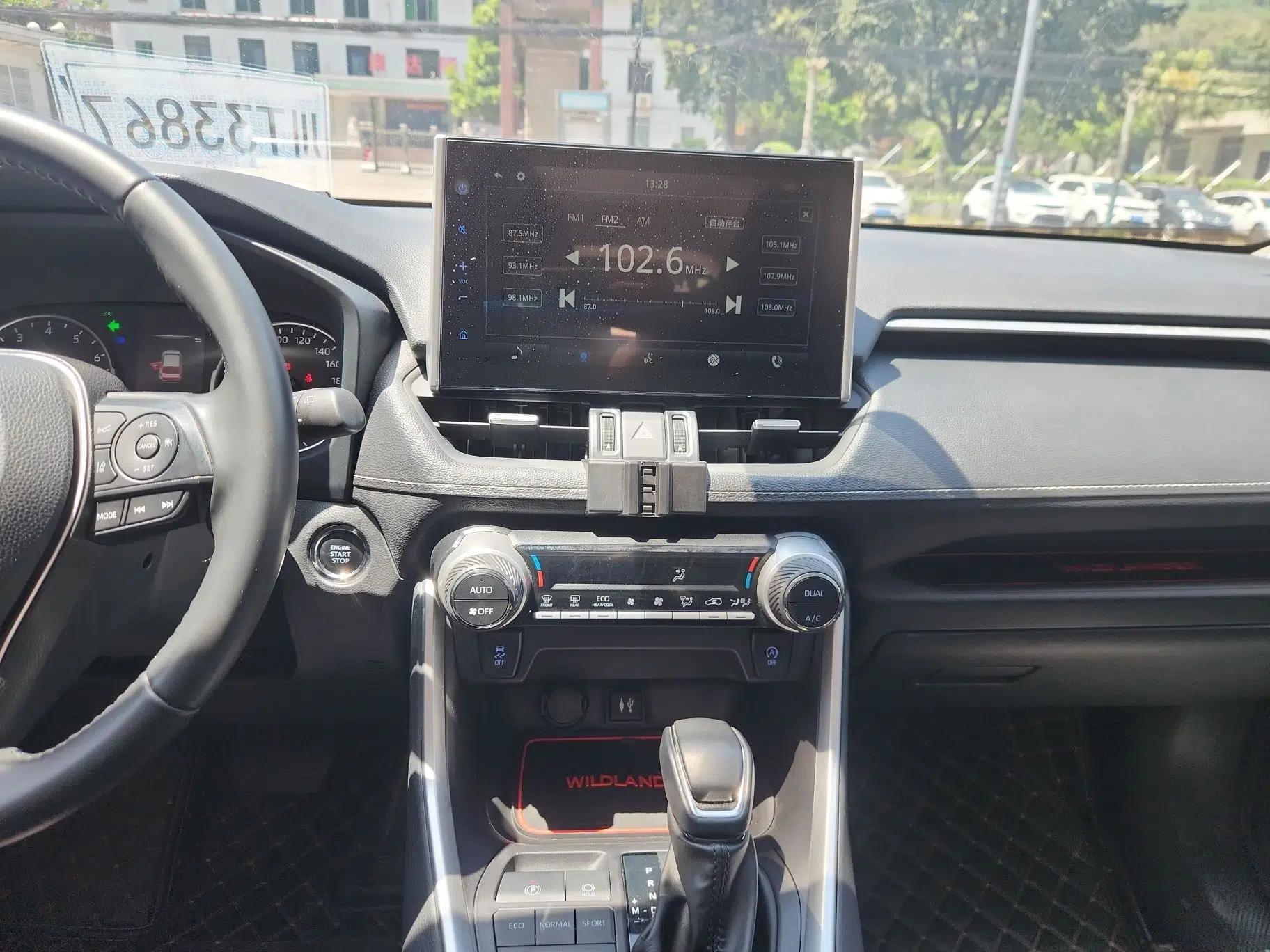Toyota Wildlander 2022 2.0L CVT Two-Wheel Drive Luxury PLUS Edition — миниатюра 16