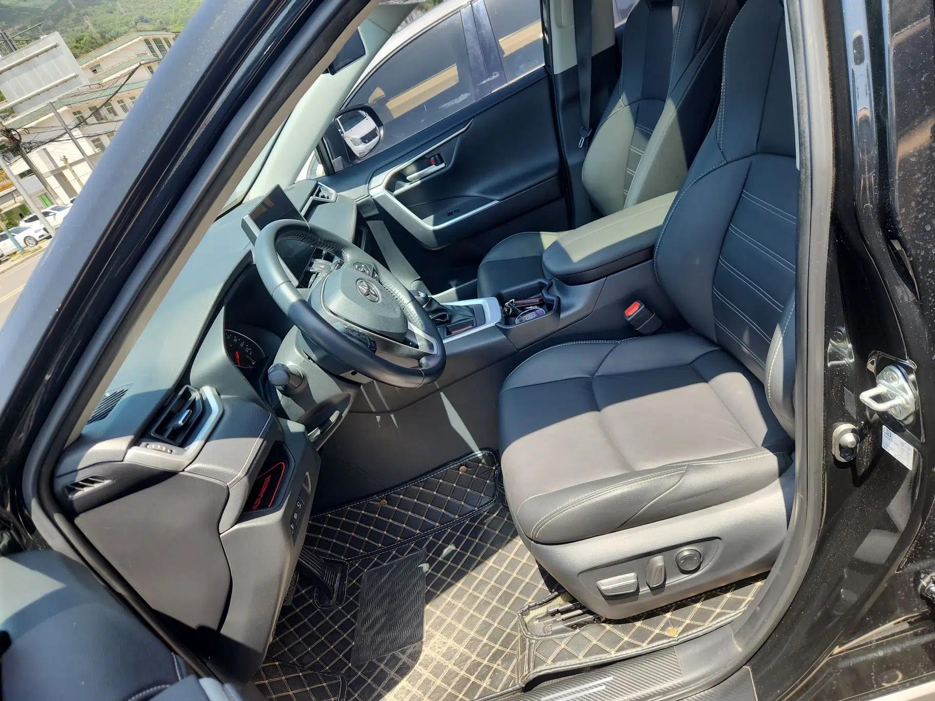 Toyota Wildlander 2022 2.0L CVT Two-Wheel Drive Luxury PLUS Edition — миниатюра 18