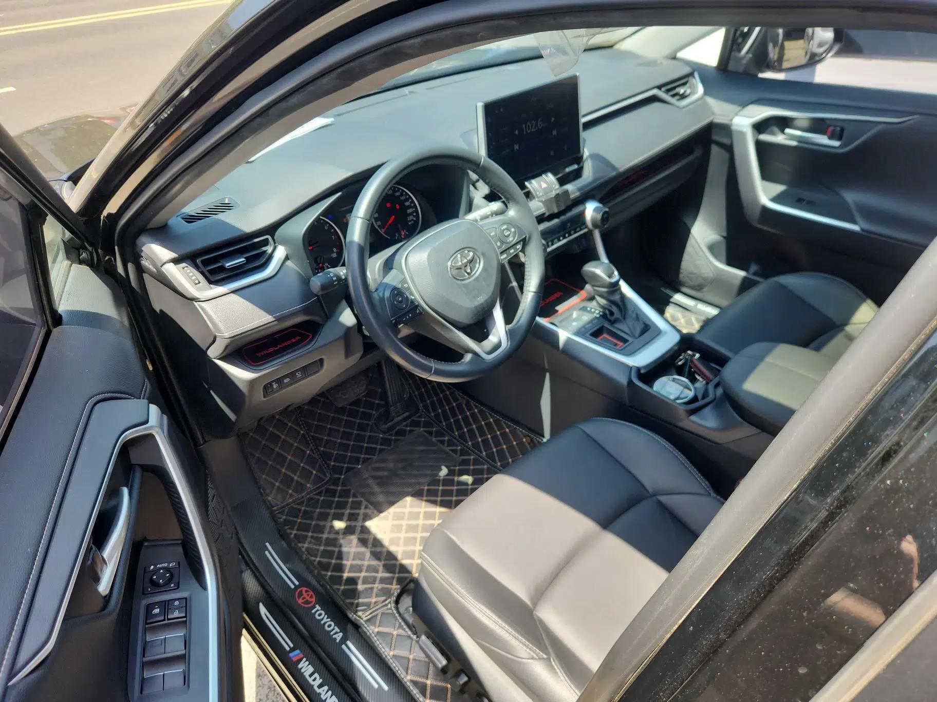 Toyota Wildlander 2022 2.0L CVT Two-Wheel Drive Luxury PLUS Edition — миниатюра 19