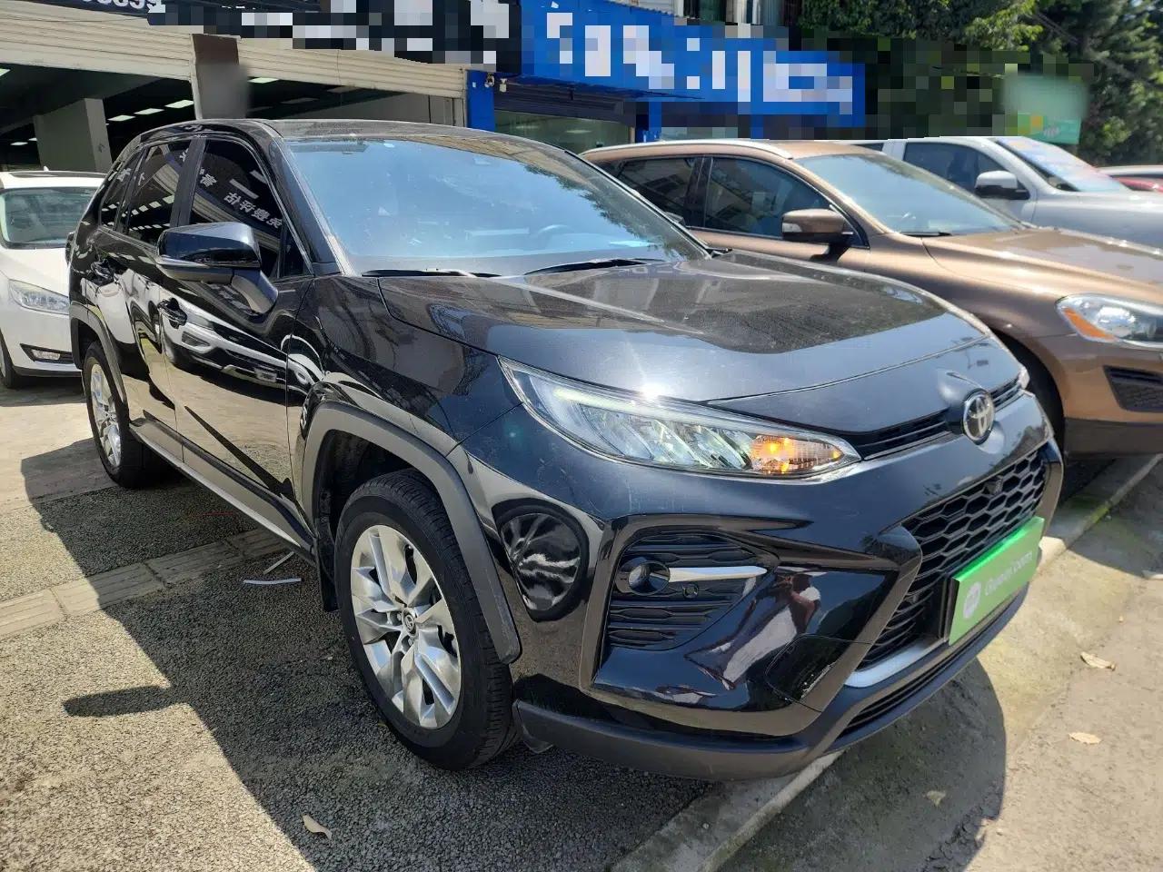 Toyota Wildlander 2022 2.0L CVT Two-Wheel Drive Luxury PLUS Edition — миниатюра 3