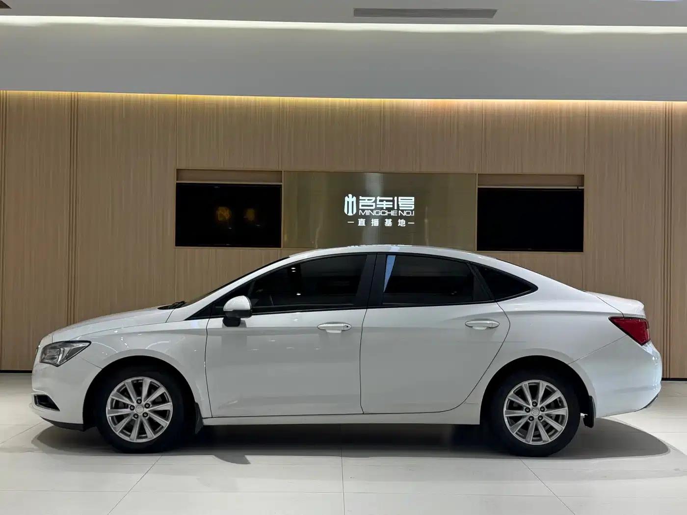 Buick Verano 2017 Sedan 15S Automatic Leading Edition — миниатюра 3