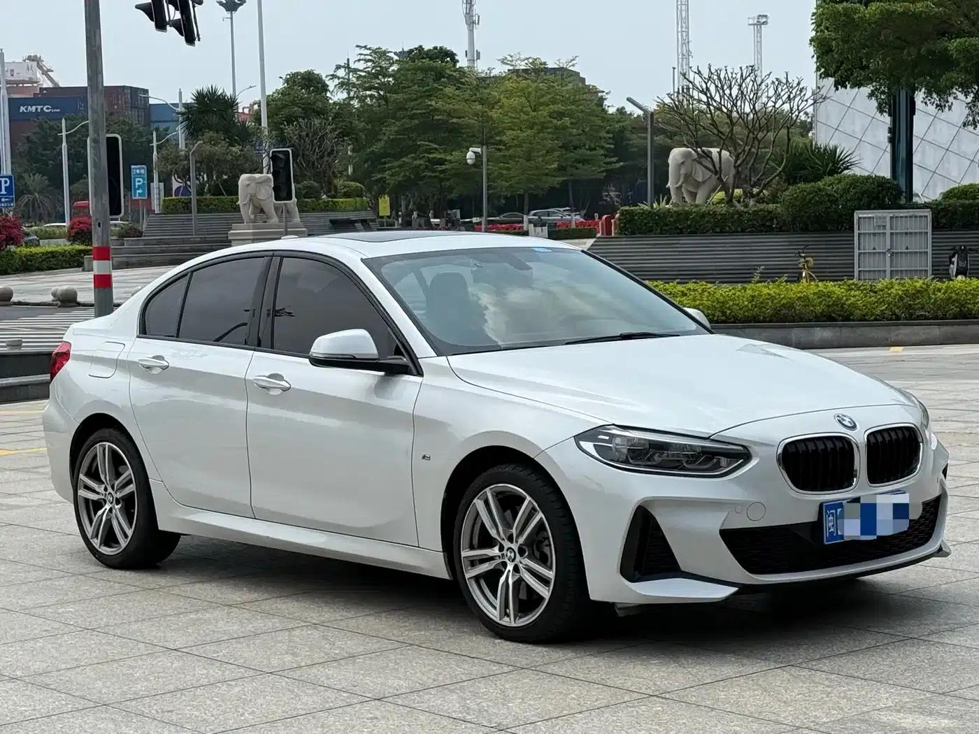 2019 BMW 1 Series 120i Leading M Sport Package — миниатюра 3