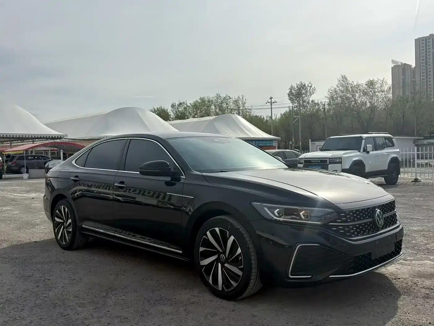 2023 Volkswagen Passat 330TSI Starry Sky Luxury Edition — миниатюра 1