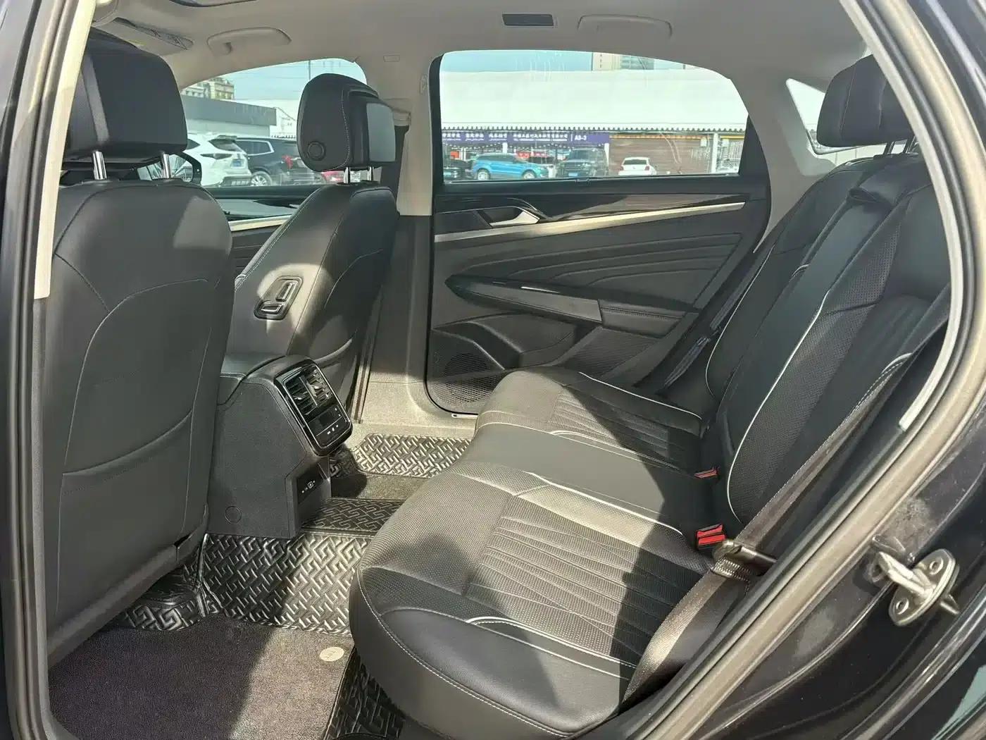 2023 Volkswagen Passat 330TSI Starry Sky Luxury Edition — миниатюра 6