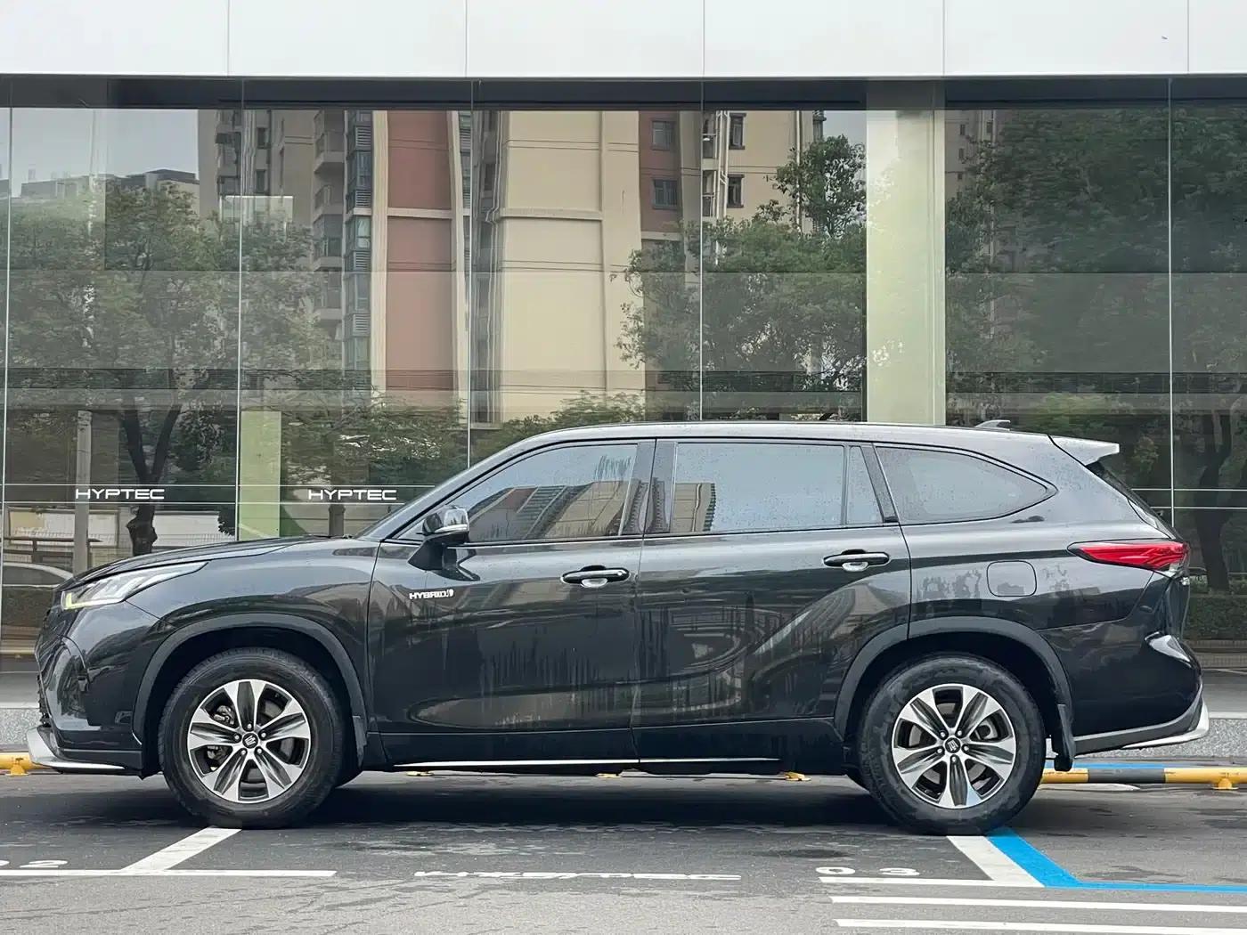 Crown Land Cruiser 2022 2.5L HEV 2WD Elite Edition — миниатюра 4