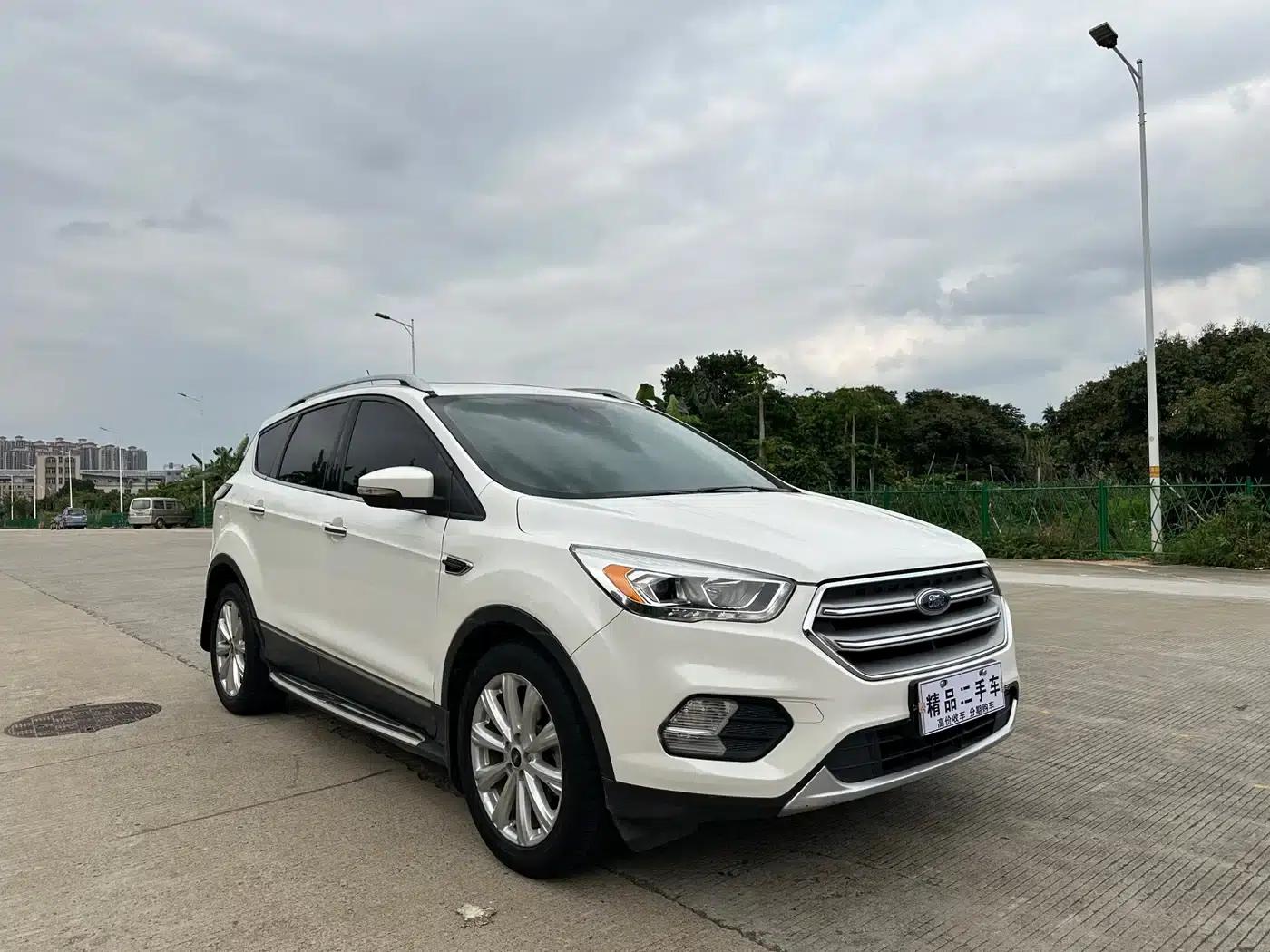 2017 Ford Kuga EcoBoost 180 2WD Luxury Edition — миниатюра 3