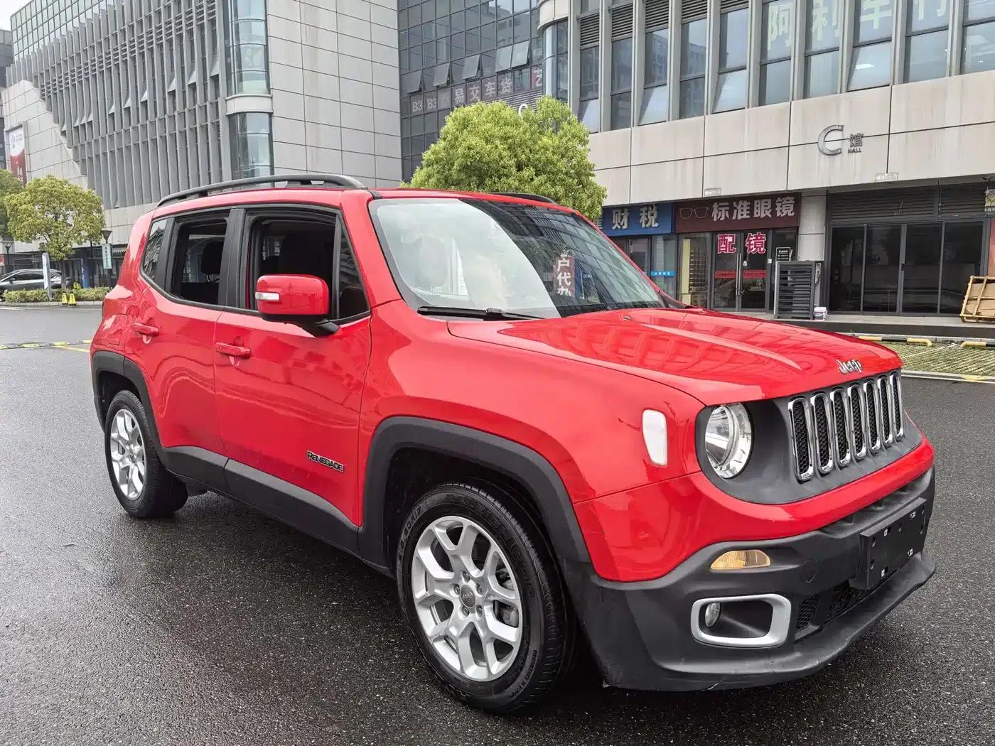 Jeep Renegade 2017 180T Automatic Performance Edition — миниатюра 3