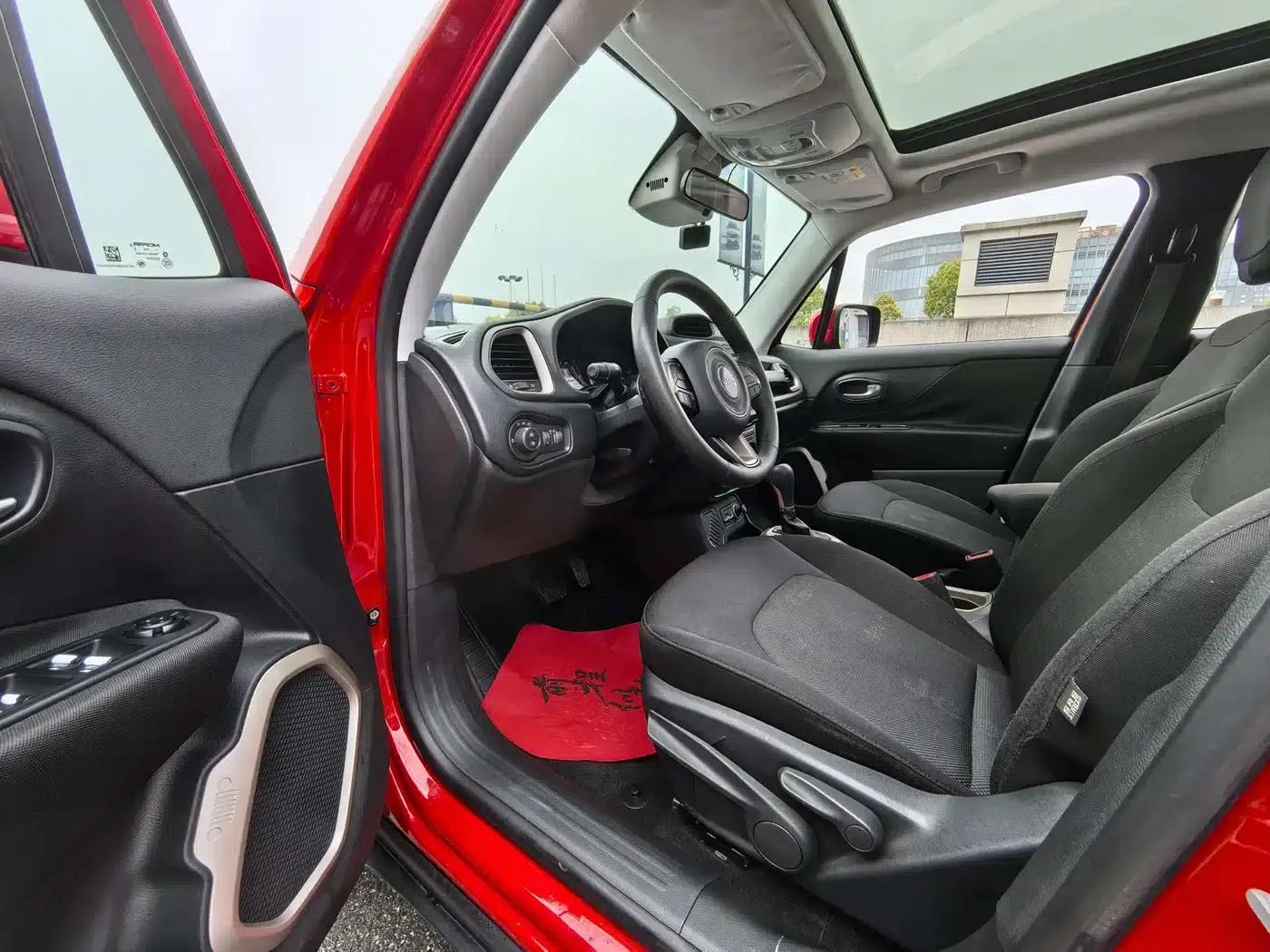 Jeep Renegade 2017 180T Automatic Performance Edition — миниатюра 4
