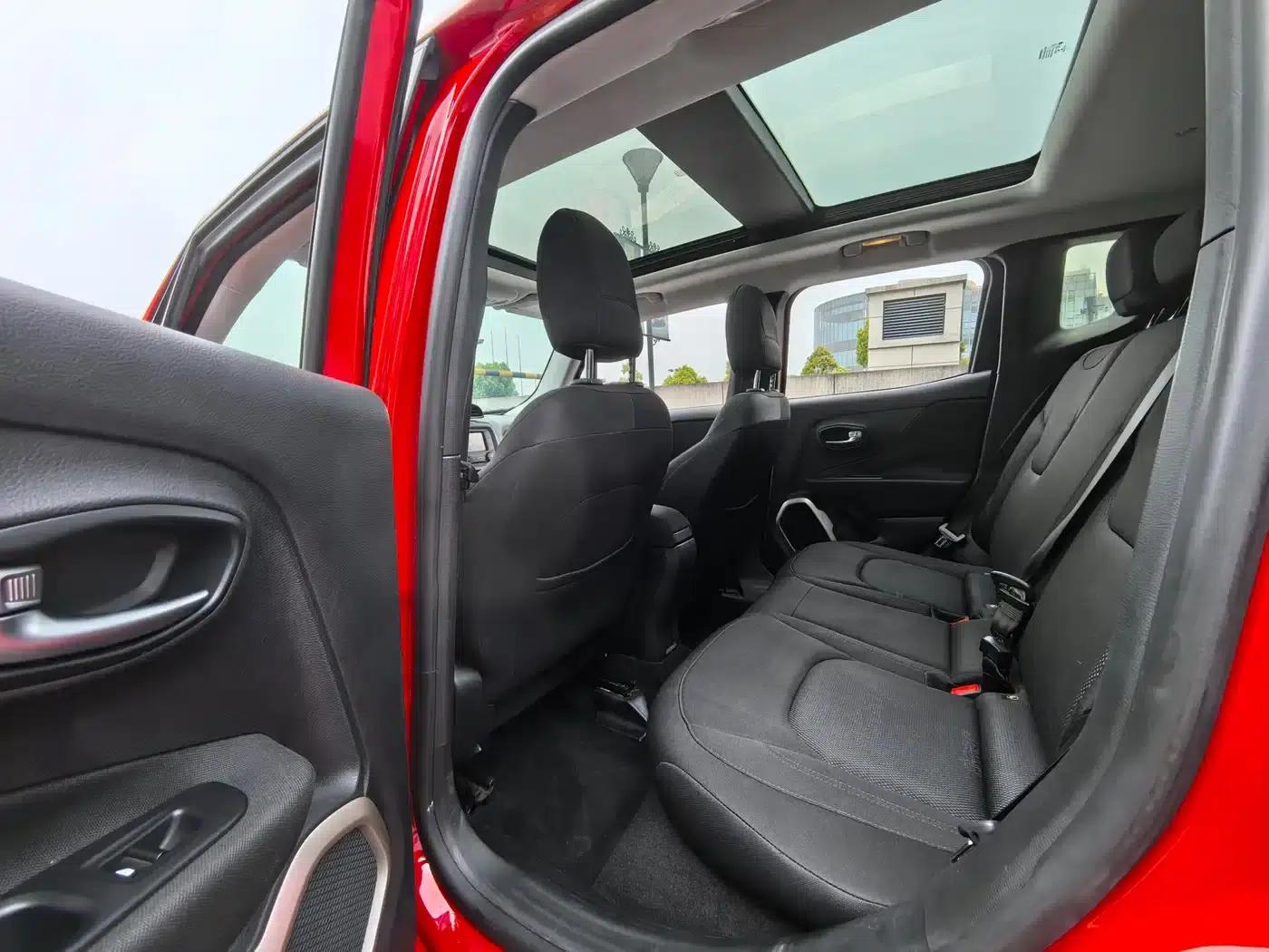 Jeep Renegade 2017 180T Automatic Performance Edition — миниатюра 6