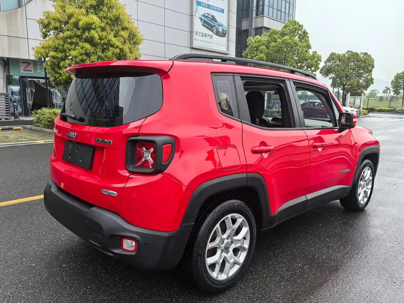 Jeep Renegade 2017 180T Automatic Performance Edition — миниатюра 7