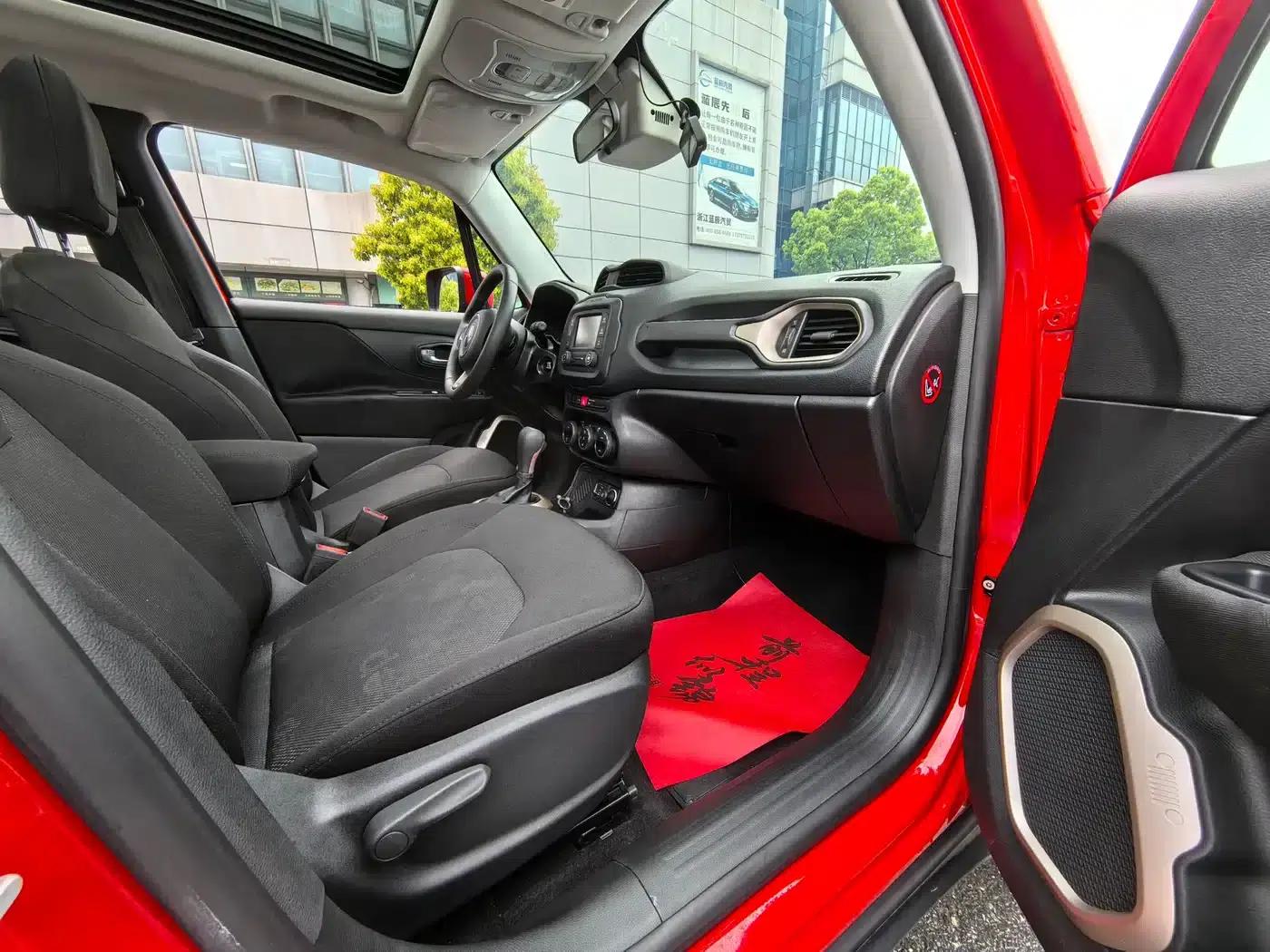 Jeep Renegade 2017 180T Automatic Performance Edition — миниатюра 10