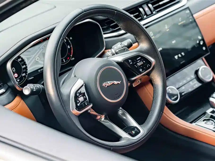 Jaguar XFL 2024 2.0T P300 AWD Flagship Sport Gold Edition — миниатюра 9