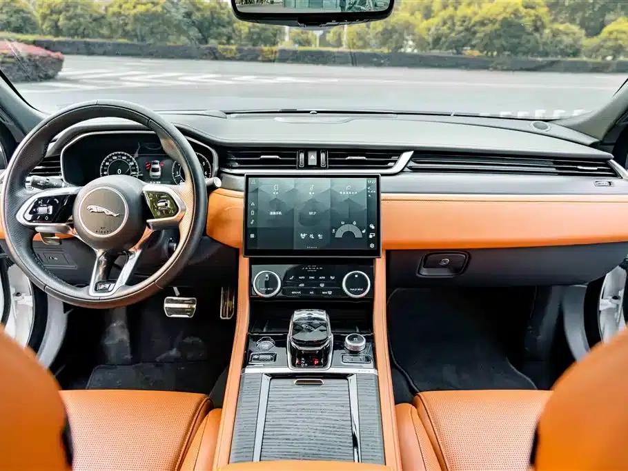Jaguar XFL 2024 2.0T P300 AWD Flagship Sport Gold Edition — миниатюра 10