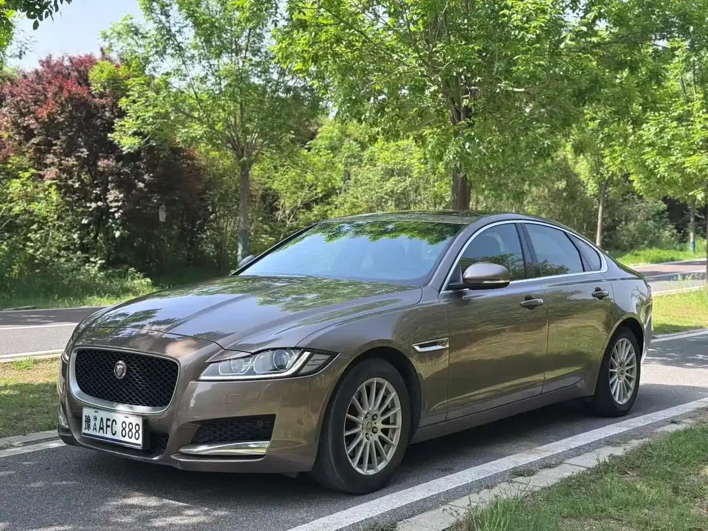 2016 Jaguar XF 2.0T 2WD Elegance Edition — миниатюра 1
