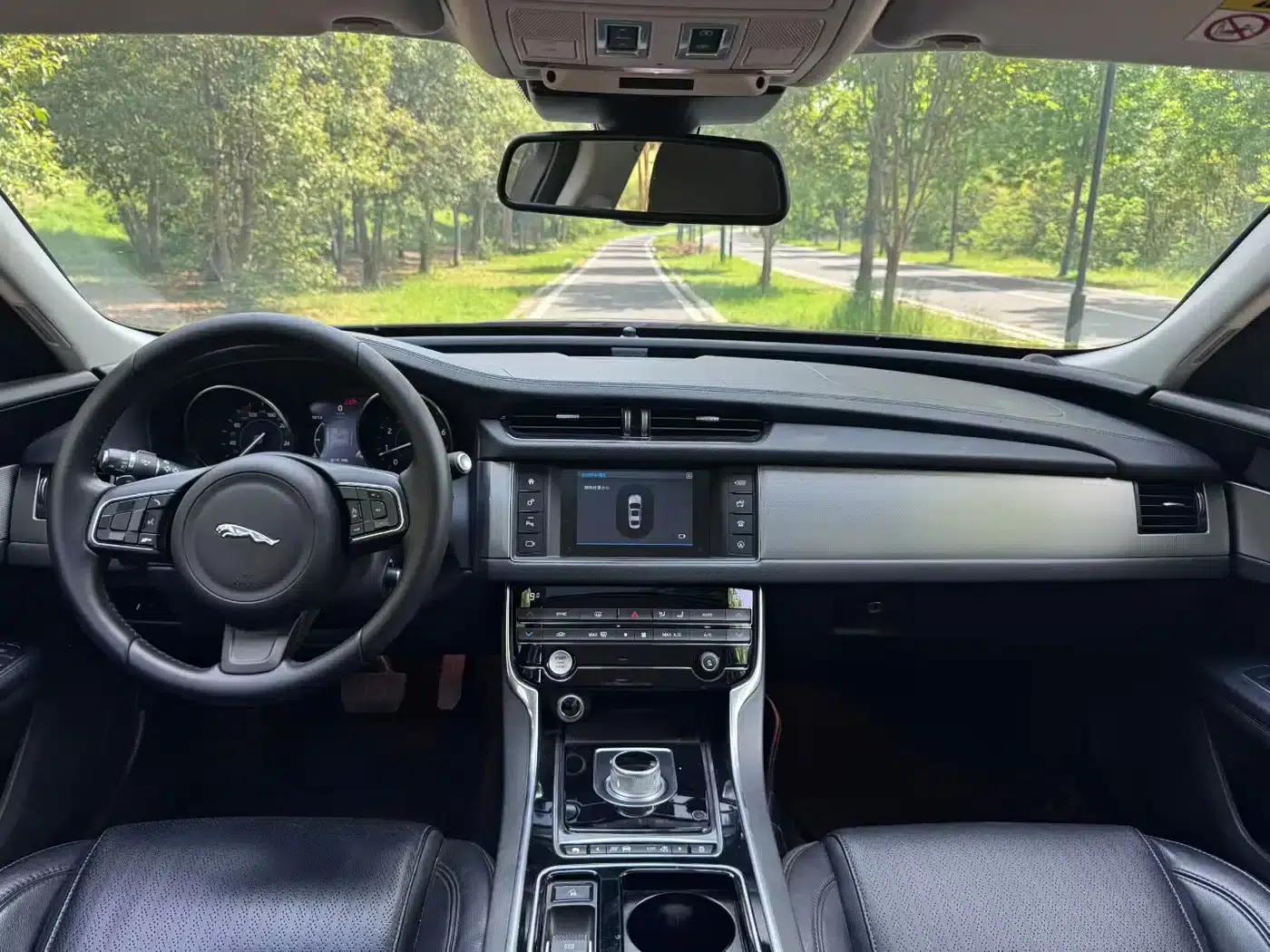 2016 Jaguar XF 2.0T 2WD Elegance Edition — миниатюра 5