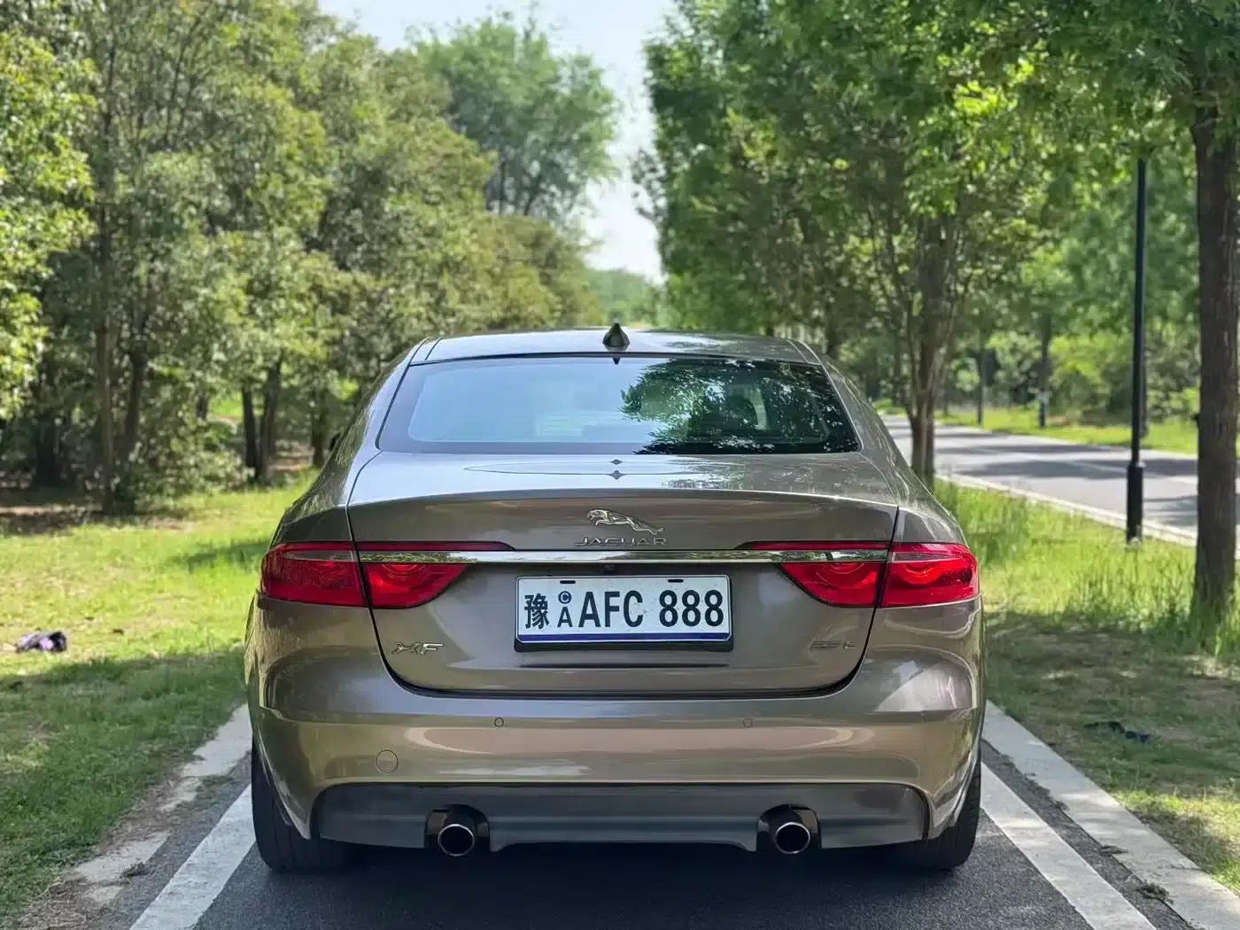 2016 Jaguar XF 2.0T 2WD Elegance Edition — миниатюра 8