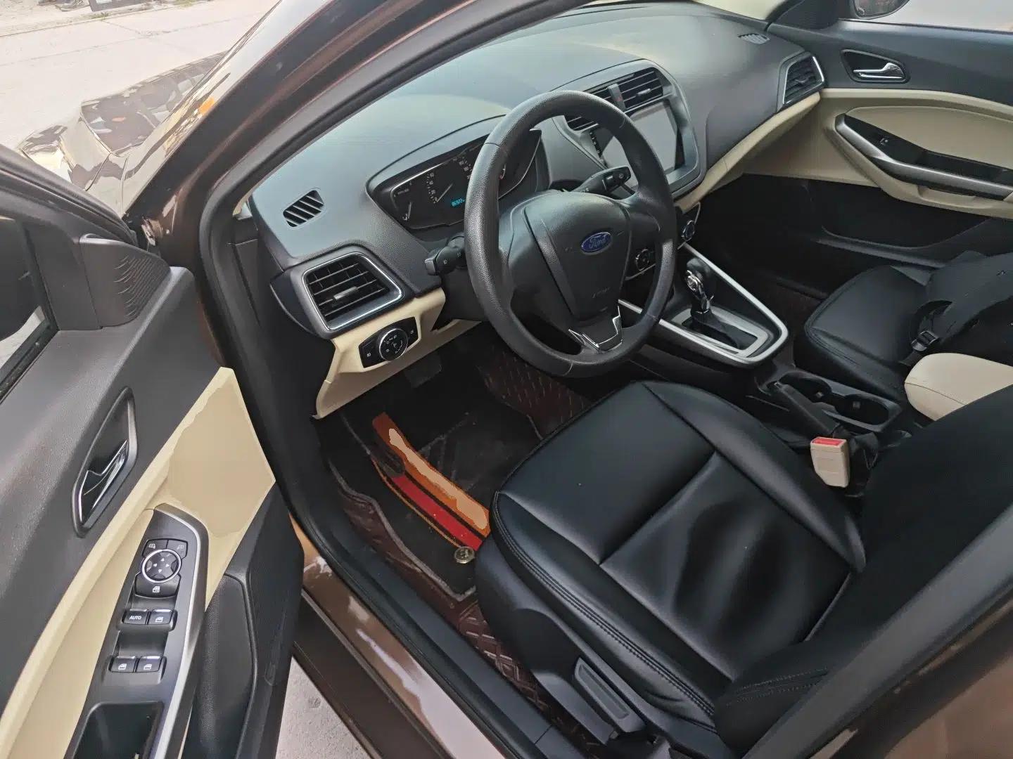 Ford Escort 2017 1.5L Automatic Comfort Model — миниатюра 19