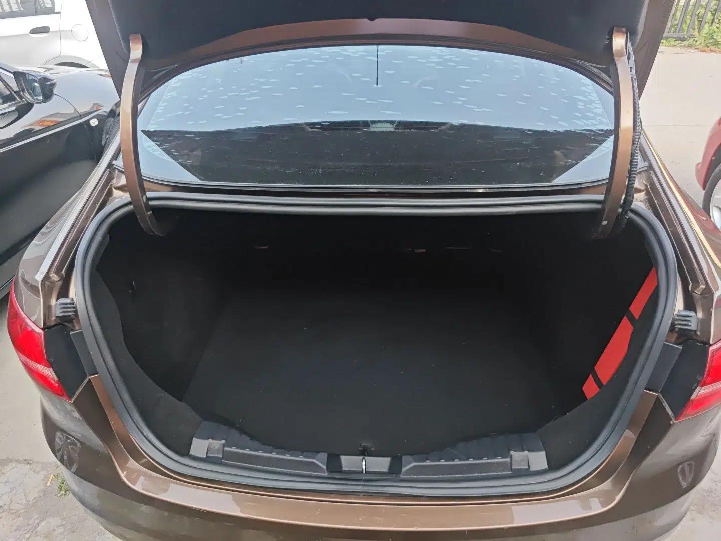 Ford Escort 2017 1.5L Automatic Comfort Model — миниатюра 22