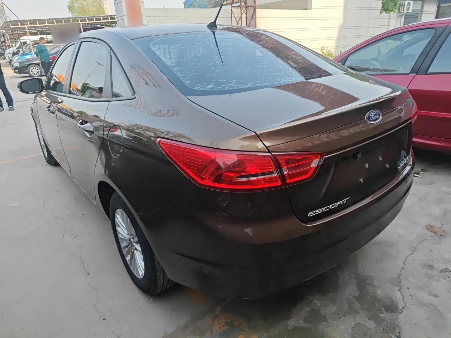 Ford Escort 2017 1.5L Automatic Comfort Model — миниатюра 4
