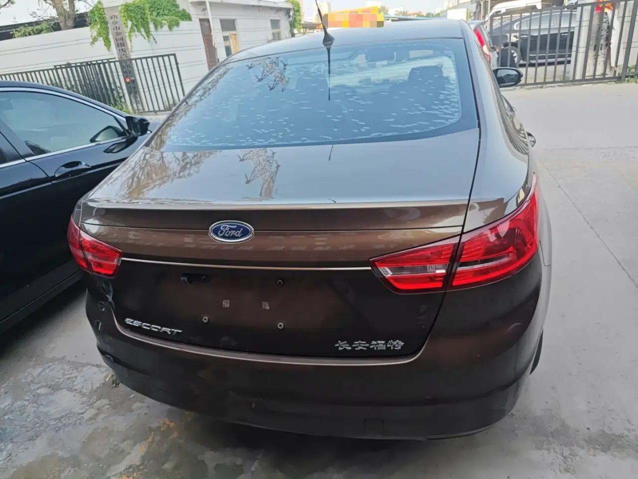 Ford Escort 2017 1.5L Automatic Comfort Model — миниатюра 5