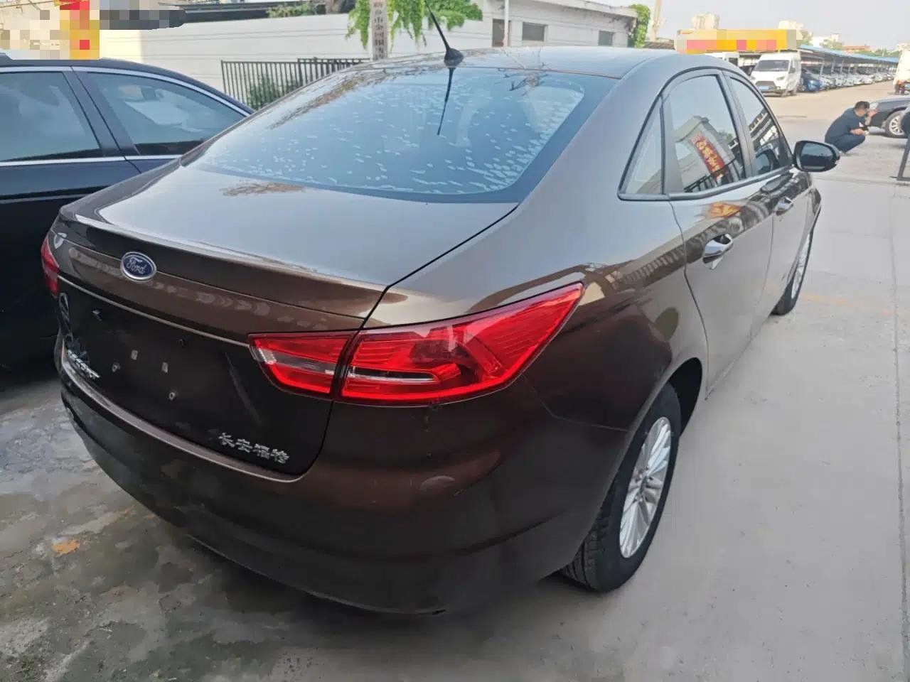 Ford Escort 2017 1.5L Automatic Comfort Model — миниатюра 6