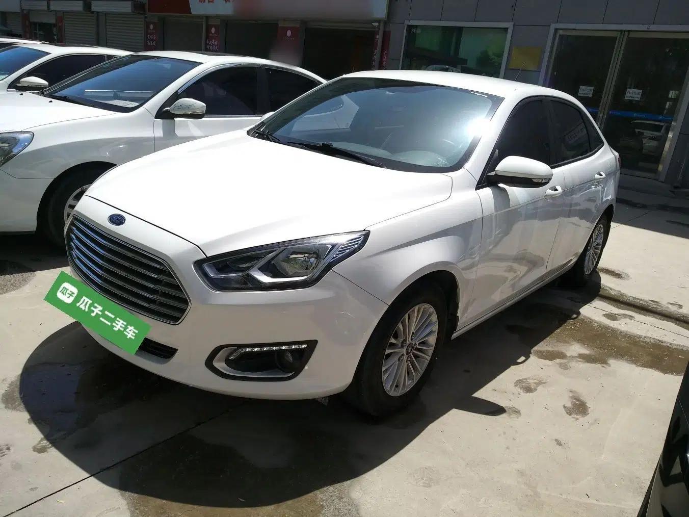 Ford Escort 2017 1.5L Automatic Comfort Model — миниатюра 1