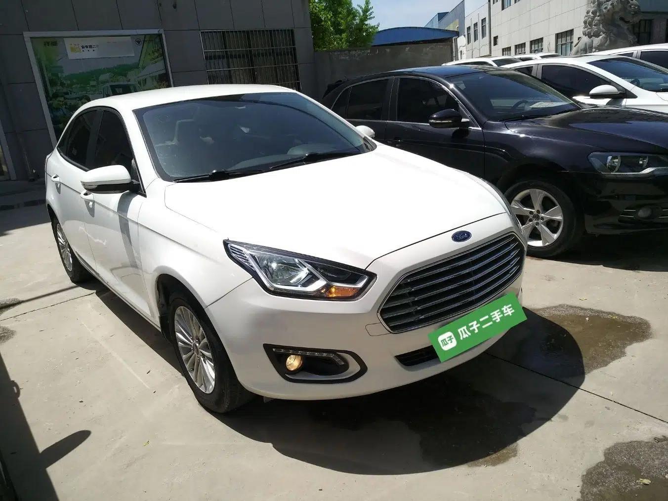 Ford Escort 2017 1.5L Automatic Comfort Model — миниатюра 3