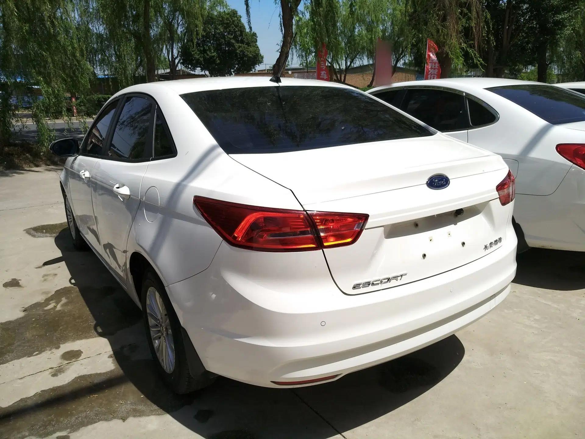 Ford Escort 2017 1.5L Automatic Comfort Model — миниатюра 4