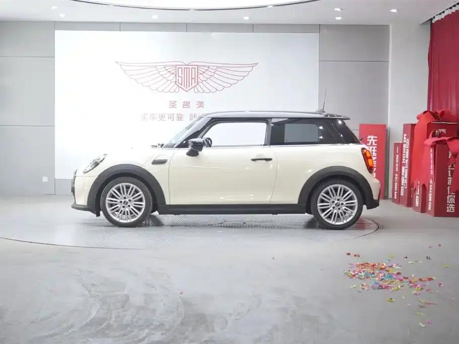 MINI 2022 Facelift 1.5T COOPER Classic — миниатюра 4