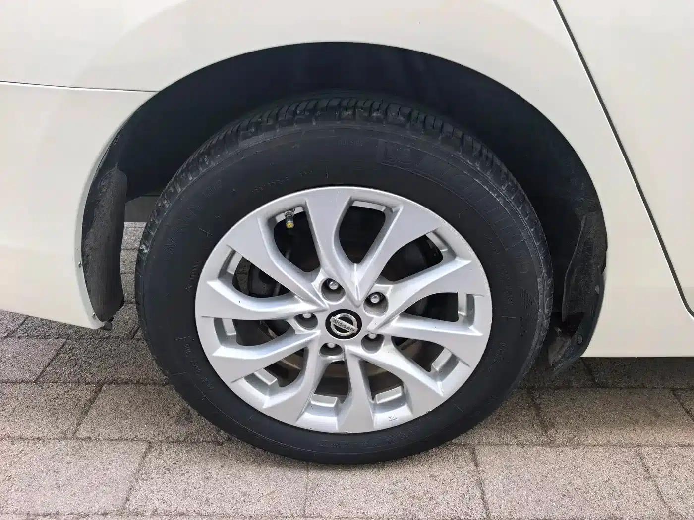 Nissan Sylphy 2016 1.6XL CVT Premium Edition — миниатюра 18