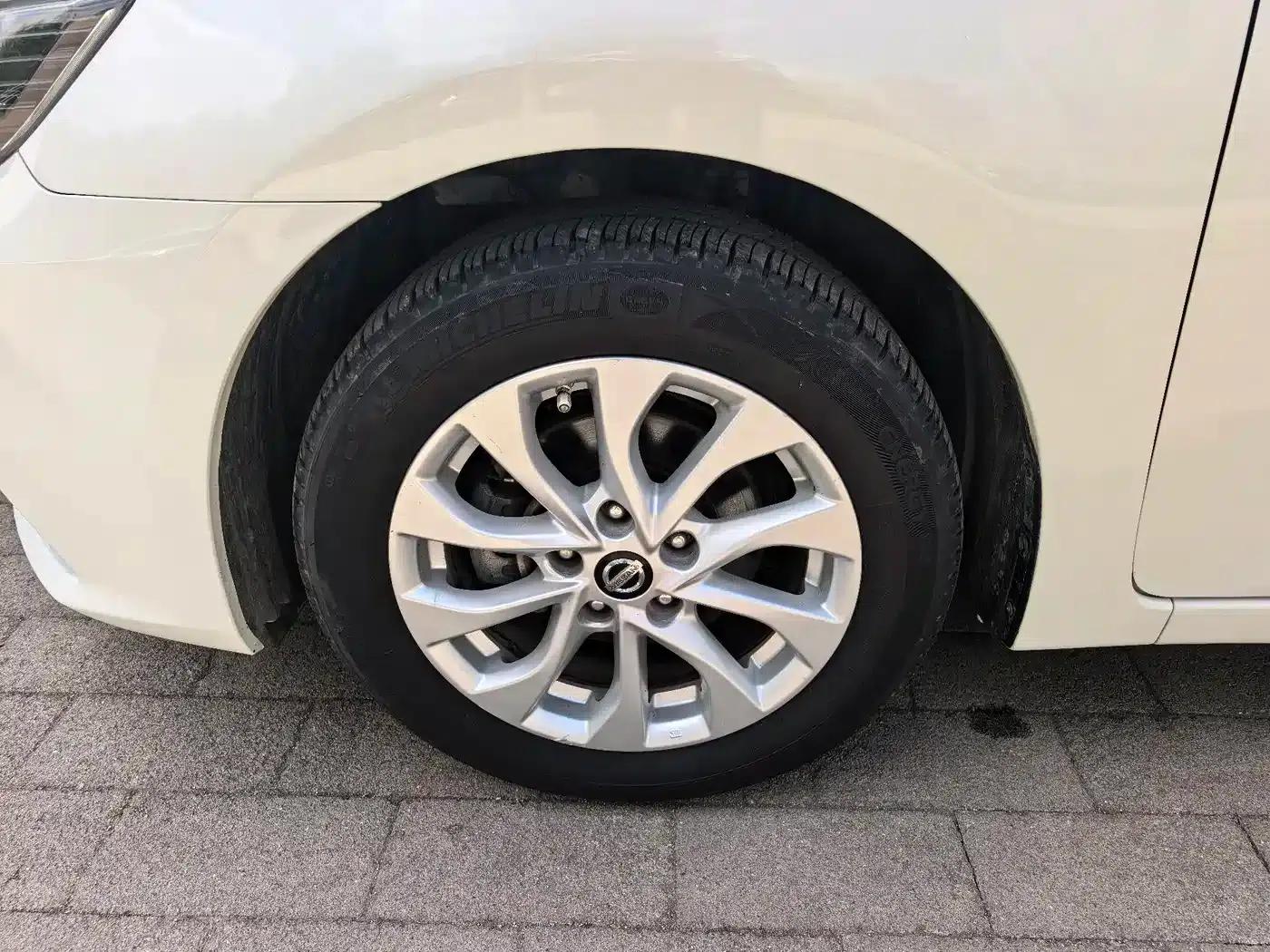 Nissan Sylphy 2016 1.6XL CVT Premium Edition — миниатюра 3