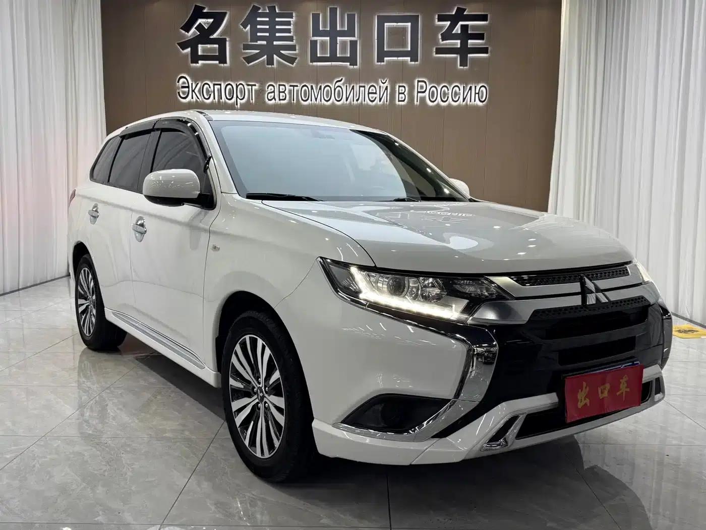 Outlander 2021 2.0L 2WD Comfortline 5-seater — миниатюра 2