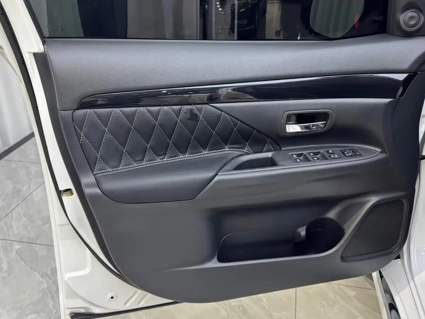 Outlander 2021 2.0L 2WD Comfortline 5-seater — миниатюра 11