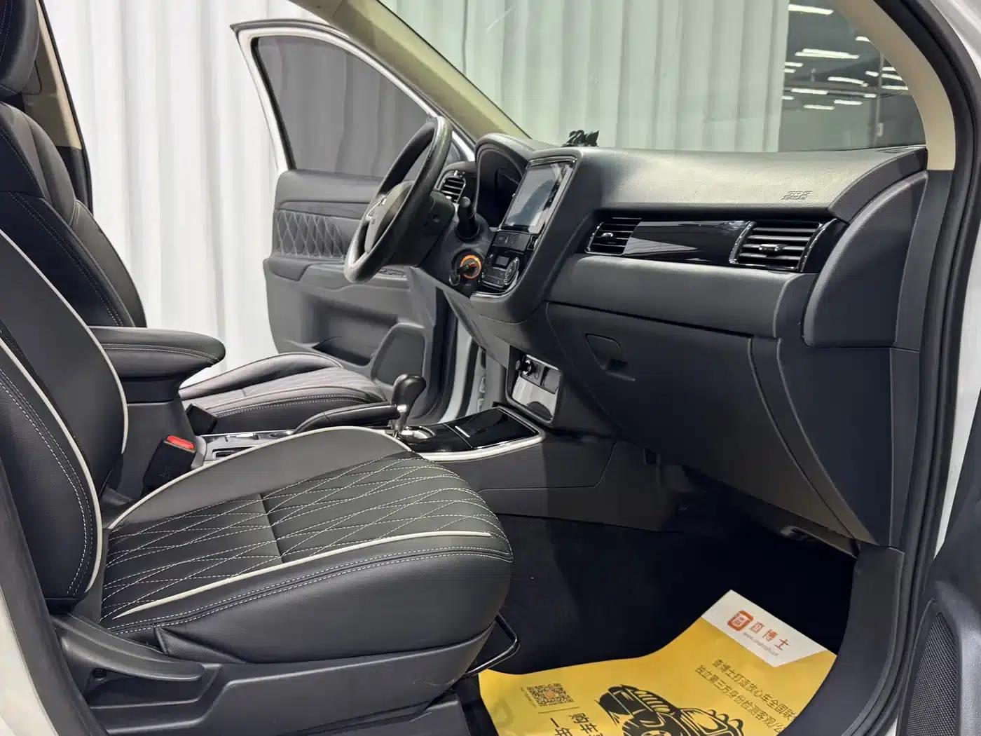 Outlander 2021 2.0L 2WD Comfortline 5-seater — миниатюра 14