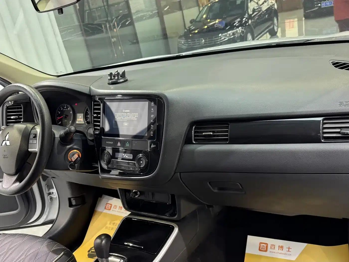 Outlander 2021 2.0L 2WD Comfortline 5-seater — миниатюра 15