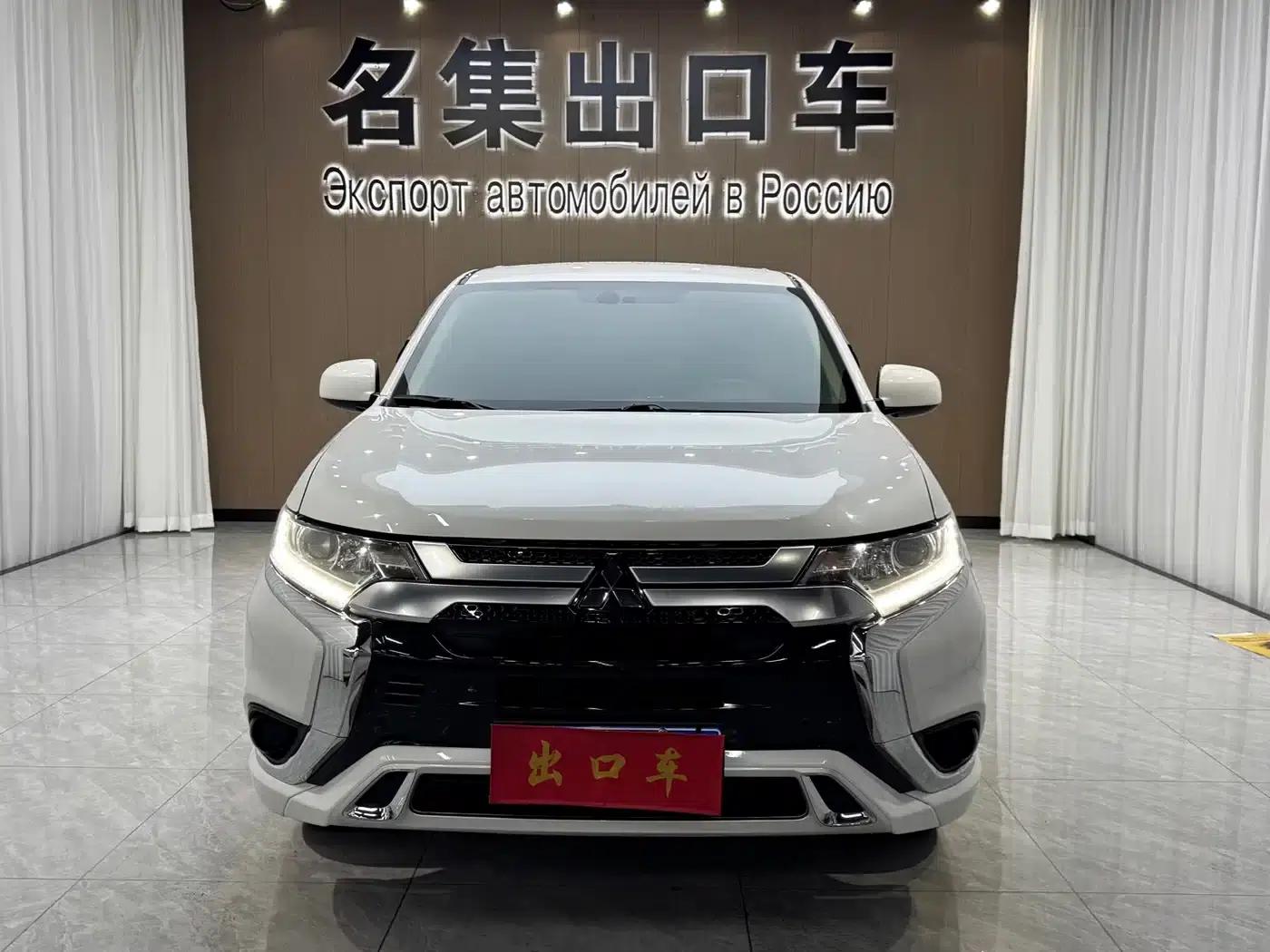 Outlander 2021 2.0L 2WD Comfortline 5-seater — миниатюра 3