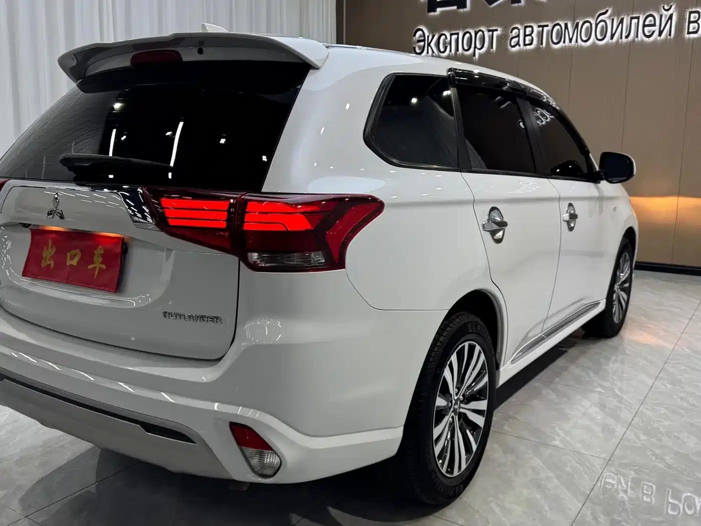 Outlander 2021 2.0L 2WD Comfortline 5-seater — миниатюра 7