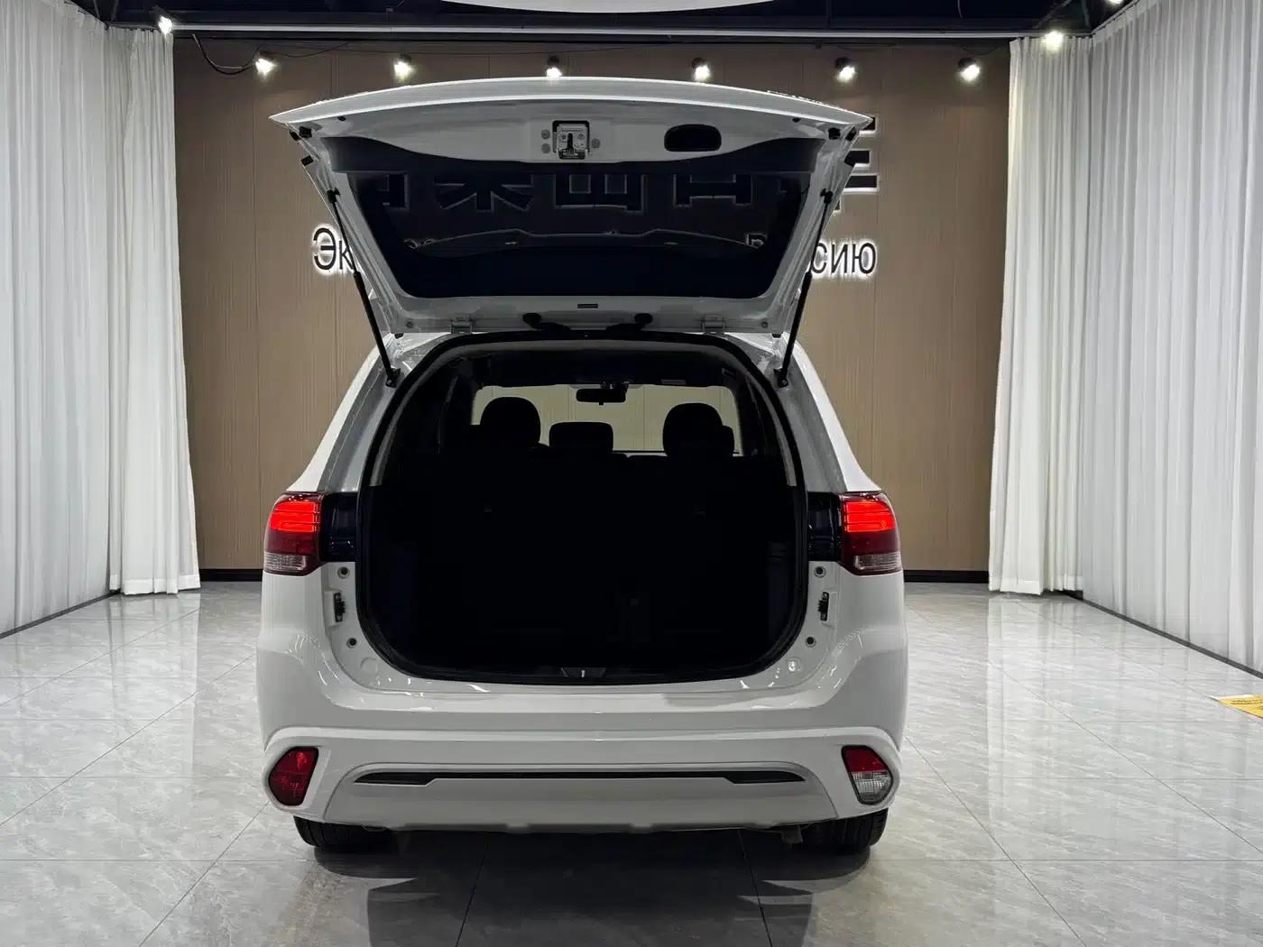 Outlander 2021 2.0L 2WD Comfortline 5-seater — миниатюра 8