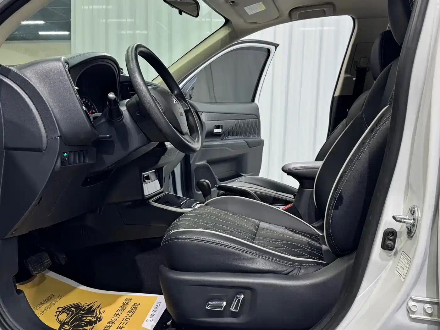 Outlander 2021 2.0L 2WD Comfortline 5-seater — миниатюра 9