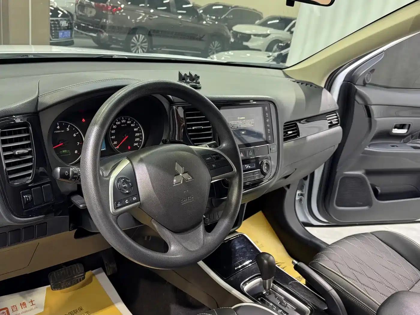 Outlander 2021 2.0L 2WD Comfortline 5-seater — миниатюра 10