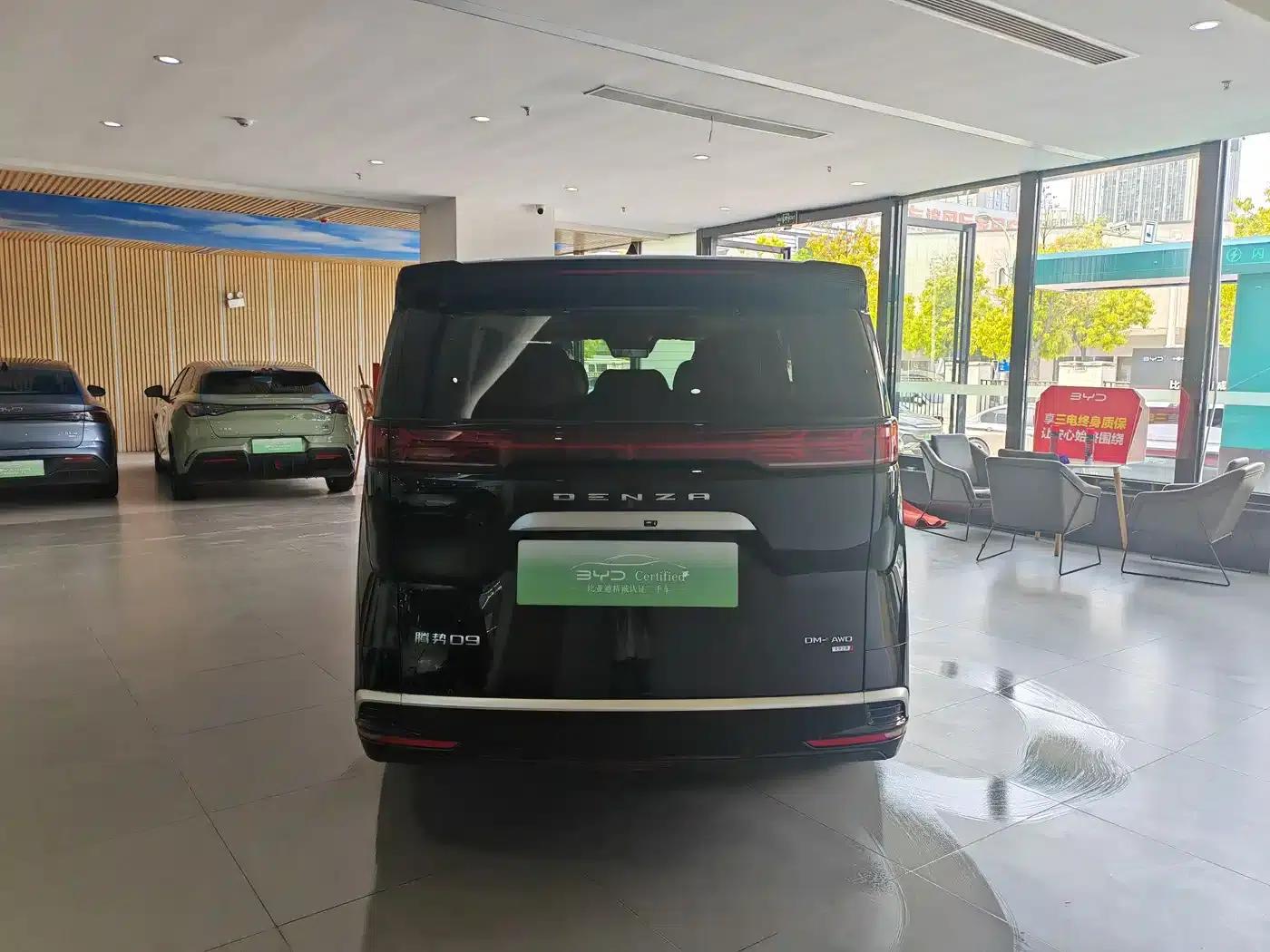 Denza D9 2025 DM-i Smart Driving Edition 1020 AWD Flagship Model — миниатюра 4