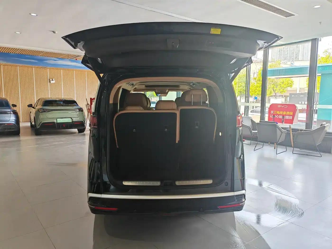 Denza D9 2025 DM-i Smart Driving Edition 1020 AWD Flagship Model — миниатюра 5