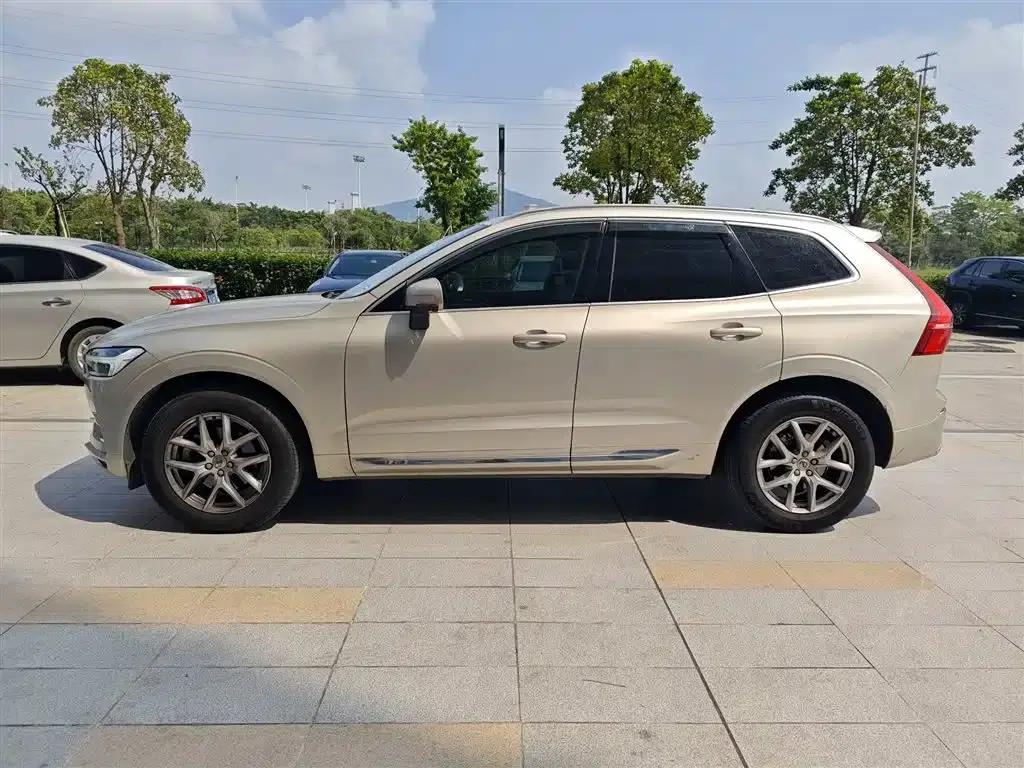 2021 Volvo XC60 T5 AWD Inscription Luxury Edition — миниатюра 3