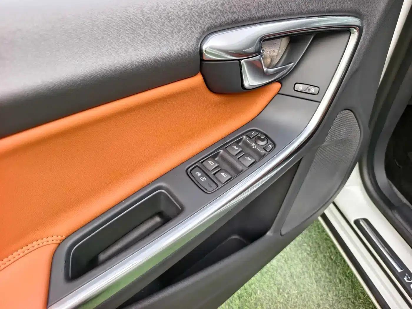 2012 Volvo S60 Imported T5 Smart Edition — миниатюра 8