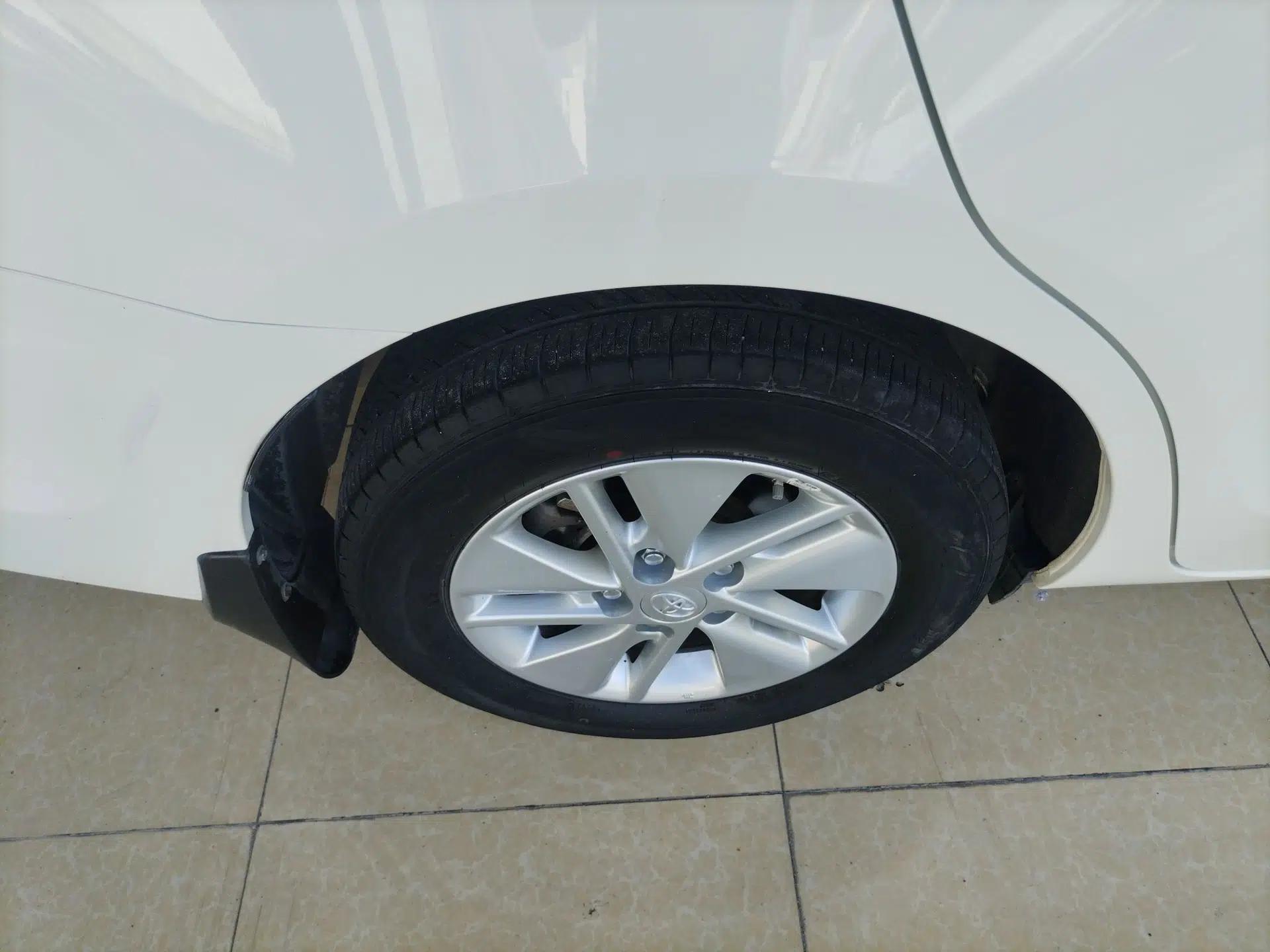 Toyota Corolla 2017 1.6L CVT GL — миниатюра 10