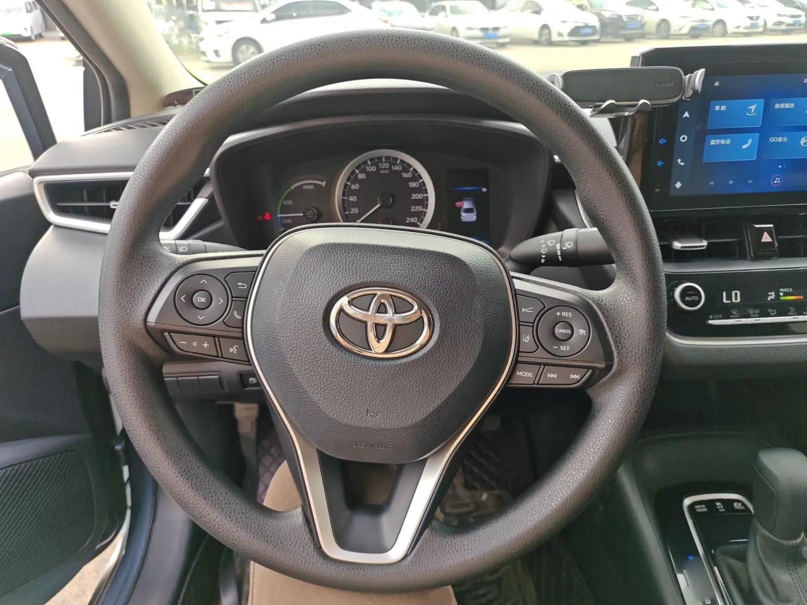 Toyota Corolla 2021 Dual-Motor 1.8L E-CVT Elite Edition — миниатюра 11