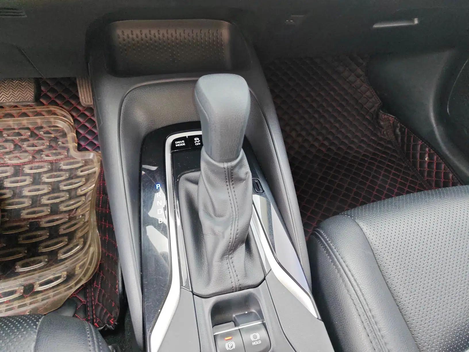 Toyota Corolla 2021 Dual-Motor 1.8L E-CVT Elite Edition — миниатюра 14