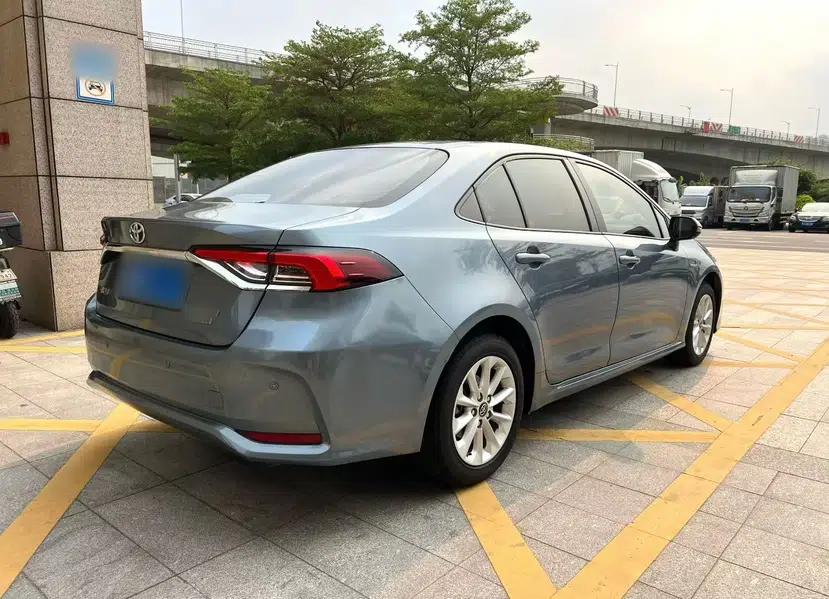 Toyota Corolla 2021 Dual-Motor 1.8L E-CVT Elite Edition — миниатюра 4